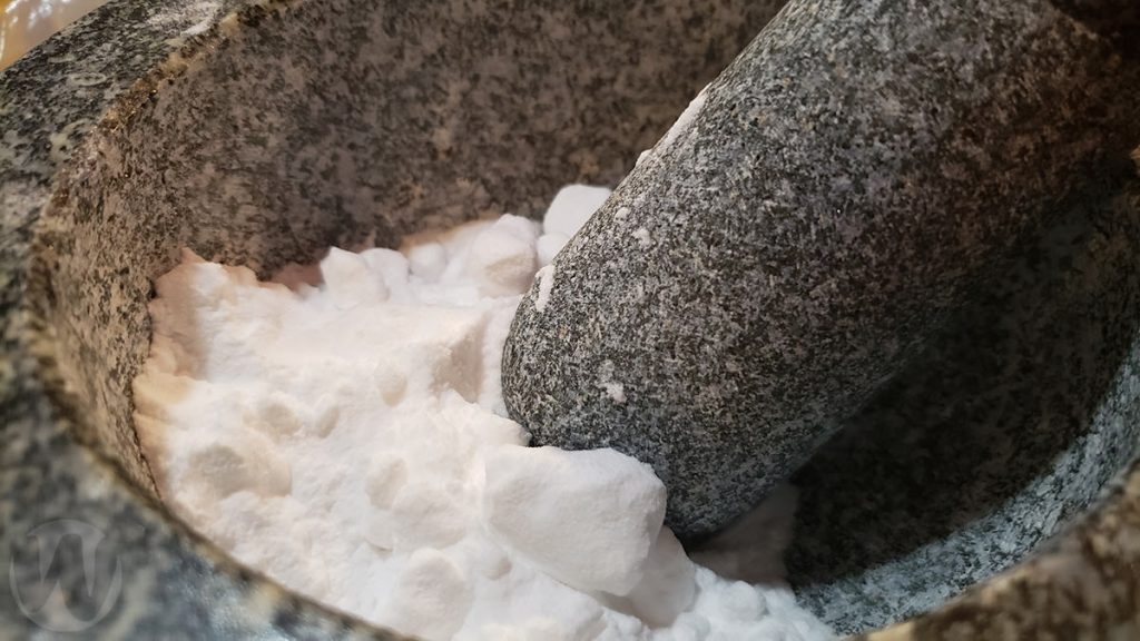 baking soda with pestel and mortar